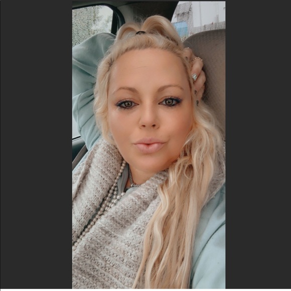 Meet your Posher, Meredith - Picture 2 of 4